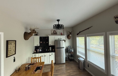 Somerset Cabin | Charming 1-bedroom lodge in fabulous Somerset with AC