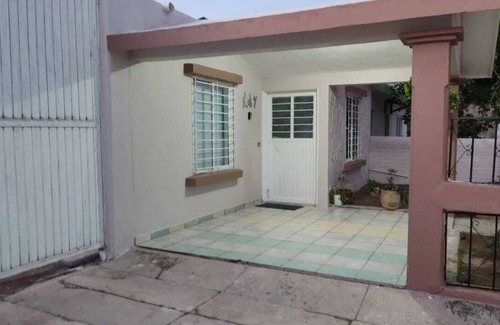 Guamuchil House | Charming 1-bedroom house with WiFi and AC in brilliant Las Glorias