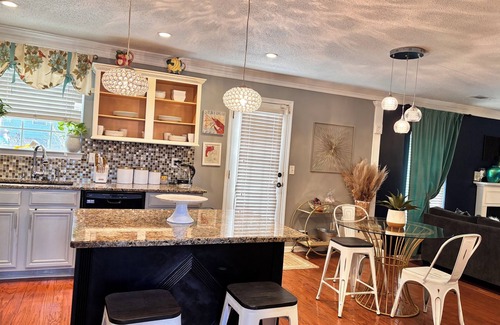 Ellenwood Apartment | Charming 1-bedroom suite in lovely Ellenwood. Located on the first floor
