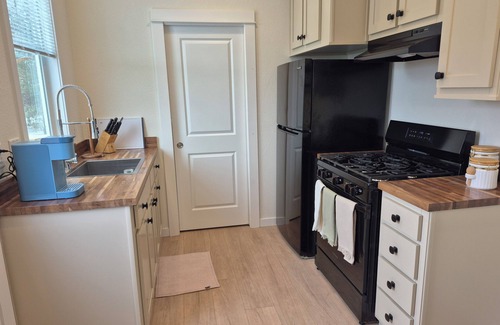 Kalispell Cabin | Charming 1-bedroom tiny house on 14 acres in peaceful Kalispell with WiFi, AC