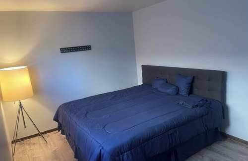 Burnham House | Charming 1-bedroom unit in fantastic Burnham with AC, WiFi, Laundry & parking.
