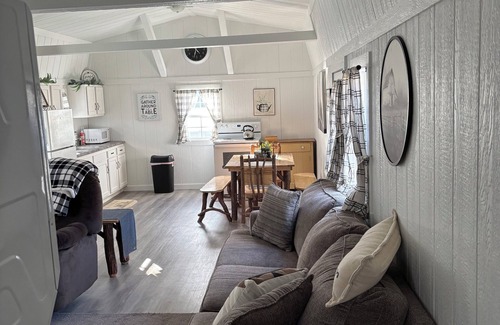 Kerr Cottage | Charming 1-bedroom cottage with AC, WiFi in welcoming Centerville