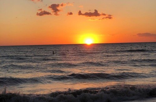 Gulf Stream Resort | Charming 1-bedroom resort in pleasant Delray Beach with AC