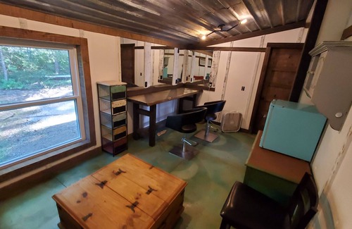 Bonner County House | Charming 1-bedroom house with AC, WiFi in Spirit Lake at The Venue at the Reed's