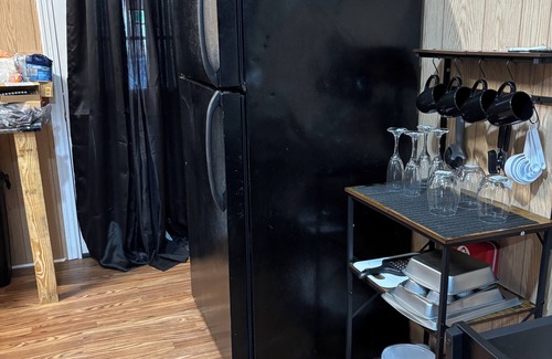 Langley House | Charming 1-bedroom house with AC, WiFi in peaceful Warrenville