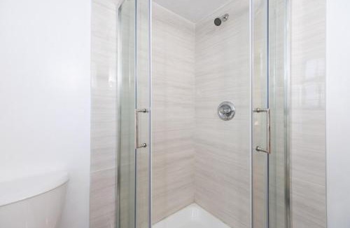 South Surrey Apartment | Charming 1 br Retreat in South Surrey White Rock