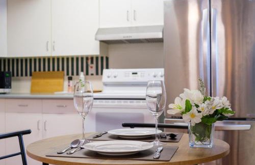 South Surrey Apartment | Charming 1 br Retreat in South Surrey White Rock