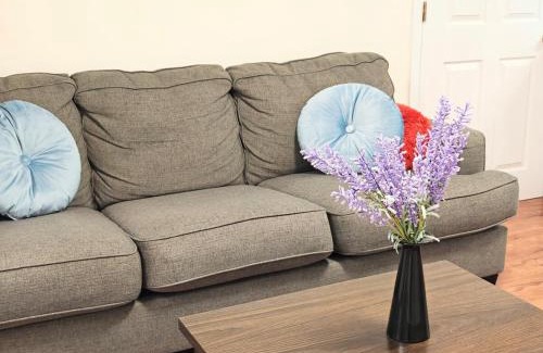 South Surrey Apartment | Charming 1 br Retreat in South Surrey White Rock