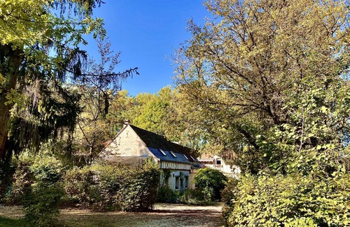 Souvigny-de-Touraine Cottage | Charming 18th Century Farmhouse: 4BR, Modern Comfort, Large Woodland Park, Family-Friendly Amenities