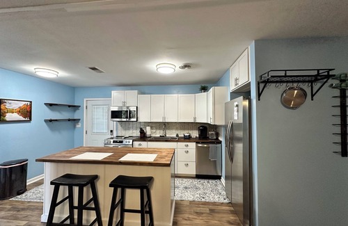 Drayton Cottage | Charming 1 or 2-bedroom cottage retreat, full kitchen, bath, and laundry