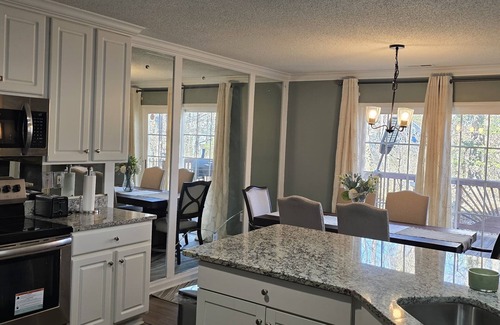 Paw Creek House | Charming 1- queen-bedroom house near Uptown Charlotte & CLT Airport