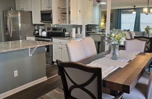 Paw Creek House | Charming 1- queen-bedroom house near Uptown Charlotte & CLT Airport
