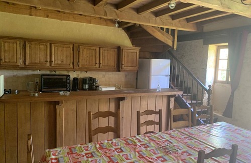 Pezuls Cottage | Charming 18th Century Home with Private Pool near Périgord Attractions