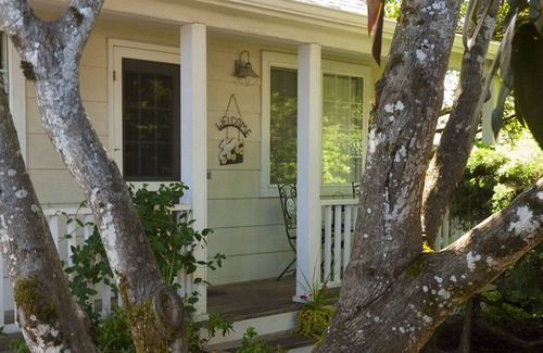 Central Oregon House | Charming 1940's garden cottage, convenient to UofO, Hospitals and downtown