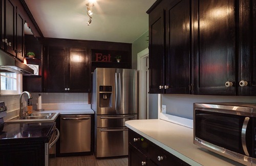 Merry Oaks House | Charming 1950's home- 3 Bedroom/2 Bath, 2.5ml from airport/7ml to downtown Nash