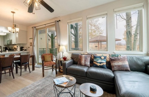 Gorgosa Condo | Charming 1BD/2BA w/Sofa Bed Mountain Retreat Close to Skiing, Shopping, & Dining