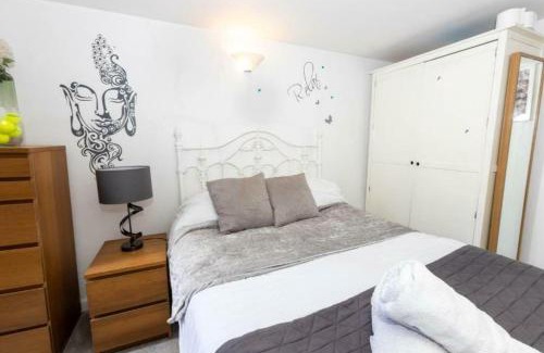 Wimbledon Hotel | Charming 1BD Flat with Garden Wimbledon Village