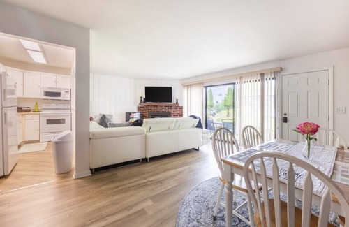 Lake Geneva Condo | Charming 1BR Condo with Patio, Near The Lake Geneva