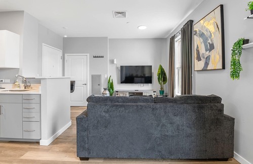 Everett Apartment | Charming 1BR Near Encore 7842