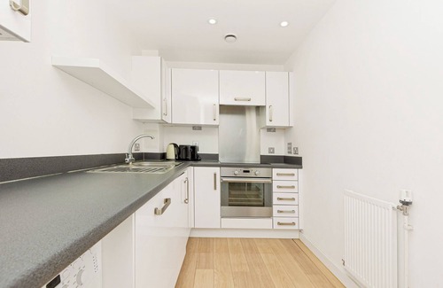 Ferndale Apartment | Charming 1BR w/balcony & stunning views in Brixton