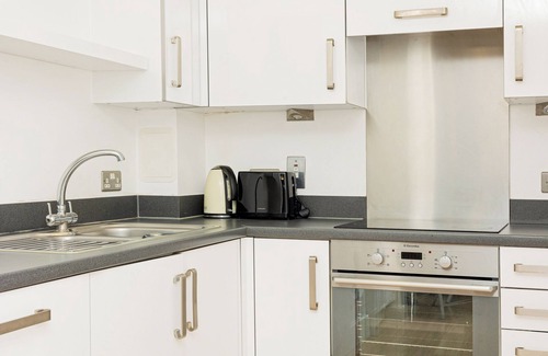 Ferndale Apartment | Charming 1BR w/balcony & stunning views in Brixton