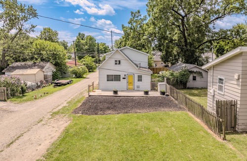 Muncie House | Charming 2-bed/1-bath house close to IUH Ball, BSU in Muncie