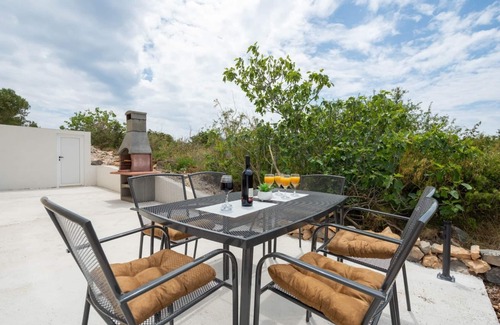 Drvenik Mali House | Charming 2-bed holiday home in Drvenik Mali with spectacular seaview, Wi-Fi, AC