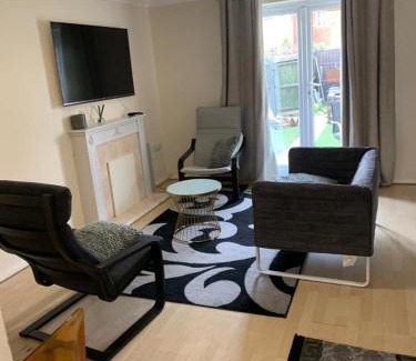 Greenwich House | Charming 2-Bed House in London