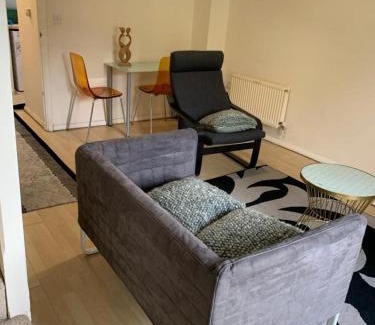 Greenwich House | Charming 2-Bed House in London