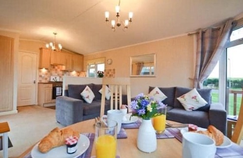 Morpeth House | Charming 2-Bed Lodge with Hot tub in Morpeth