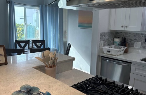 Huntington Beach House | Charming 2-bedroom house in awesome Huntington Beach downtown steps to its beach