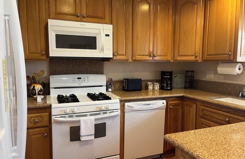 Port Hueneme Cottage | Charming 2-bedrm. cottage 5 min from the beach!n Mid-term Rental-30 day min.