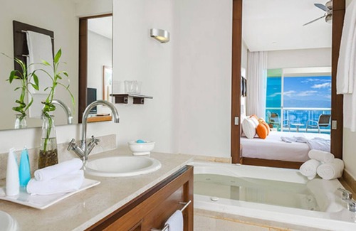 Las Jarretaderas Resort | Charming 2-bedroom Suite with fitness room and AC in beautiful Nuevo Vallarta