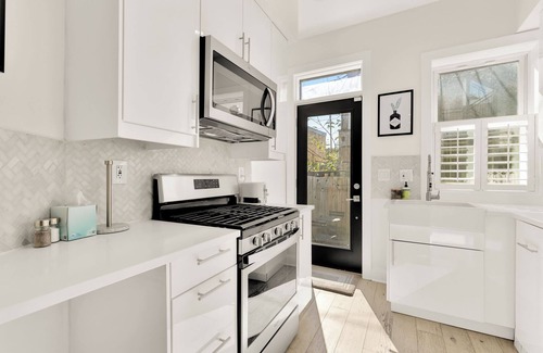 H Street Corridor House | Charming 2-bedroom, 2.5 bathroom Rowhome in D.C.