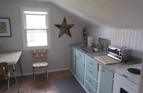Kingsville Apartment | Charming 2-bedroom apartment with AC and WiFi in lovely Kingsville