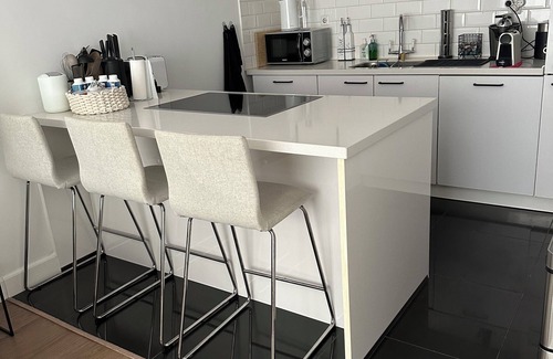 Carnisse Apartment | Charming 2-bedroom apartment in Rotterdam with city views