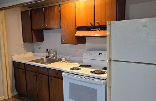 Mansfield Apartment | Charming 2-bedroom apartment with patio, AC in Mansfield close to Ink concert