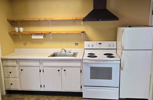 Mansfield Apartment | Charming 2-bedroom apartment with patio, AC in Mansfield close to Ink concert
