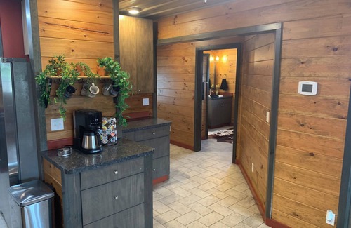 Wilder Apartment | Charming 2-bedroom apartment with WiFi, AC, Washer and Dryer in quaint Grimsley