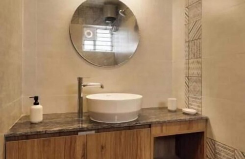 Thousand Lights Apartment | Charming 2-bedroom apartment with WiFi, AC in Chennai