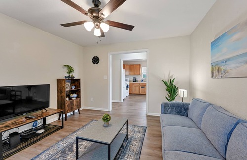 Buckroe Beach Apartment | Charming 2-bedroom apartment in delightful Hampton with WiFi, 30+ Day Stay