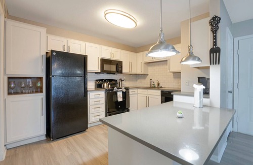 Pleasant Valley Apartment | Charming 2-bedroom apartment with WiFi, AC in pleasant Austin