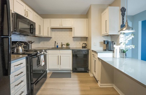 Pleasant Valley Apartment | Charming 2-bedroom apartment with WiFi, AC in pleasant Austin