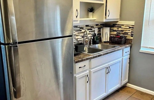 Dayton Apartment | Charming 2-bedroom apartment with WiFi, AC in nice Dayton [Apt 1]