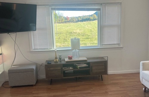 Martins Creek Apartment | Charming 2-bedroom apartment with AC, WiFi in fabulous Easton