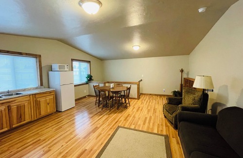 Eureka Apartment | Charming 2-bedroom apartment in terrific Eureka with WiFi