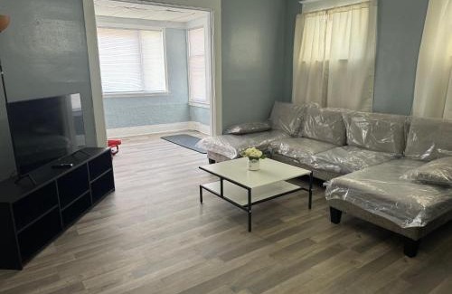 Buffalo Apartment | Charming 2-bedroom apartment with WiFi, fitness room in delightful Buffalo