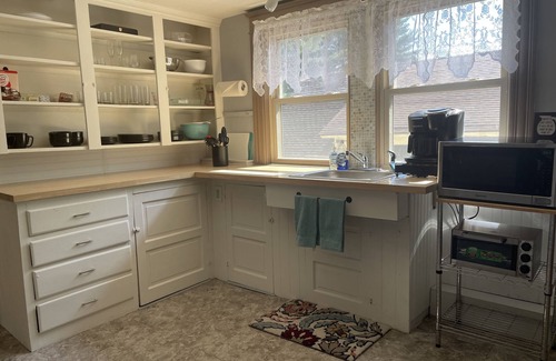 Auburn Apartment | Charming 2 bedroom apt in quiet neighborhood