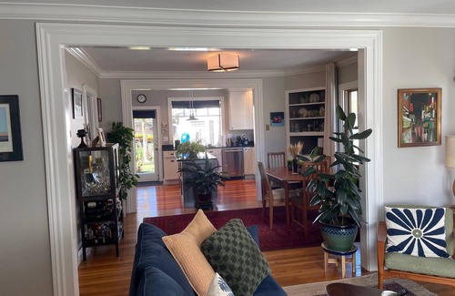 Petaluma House | Charming 2 bedroom bungalow walkable to downtown