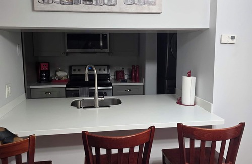 Stuart Condo | Charming 2-bedroom condo with AC, WiFi in quaint Stuart